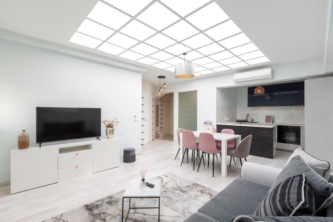 Luxurious Karoly In The Heart Of Apartmán